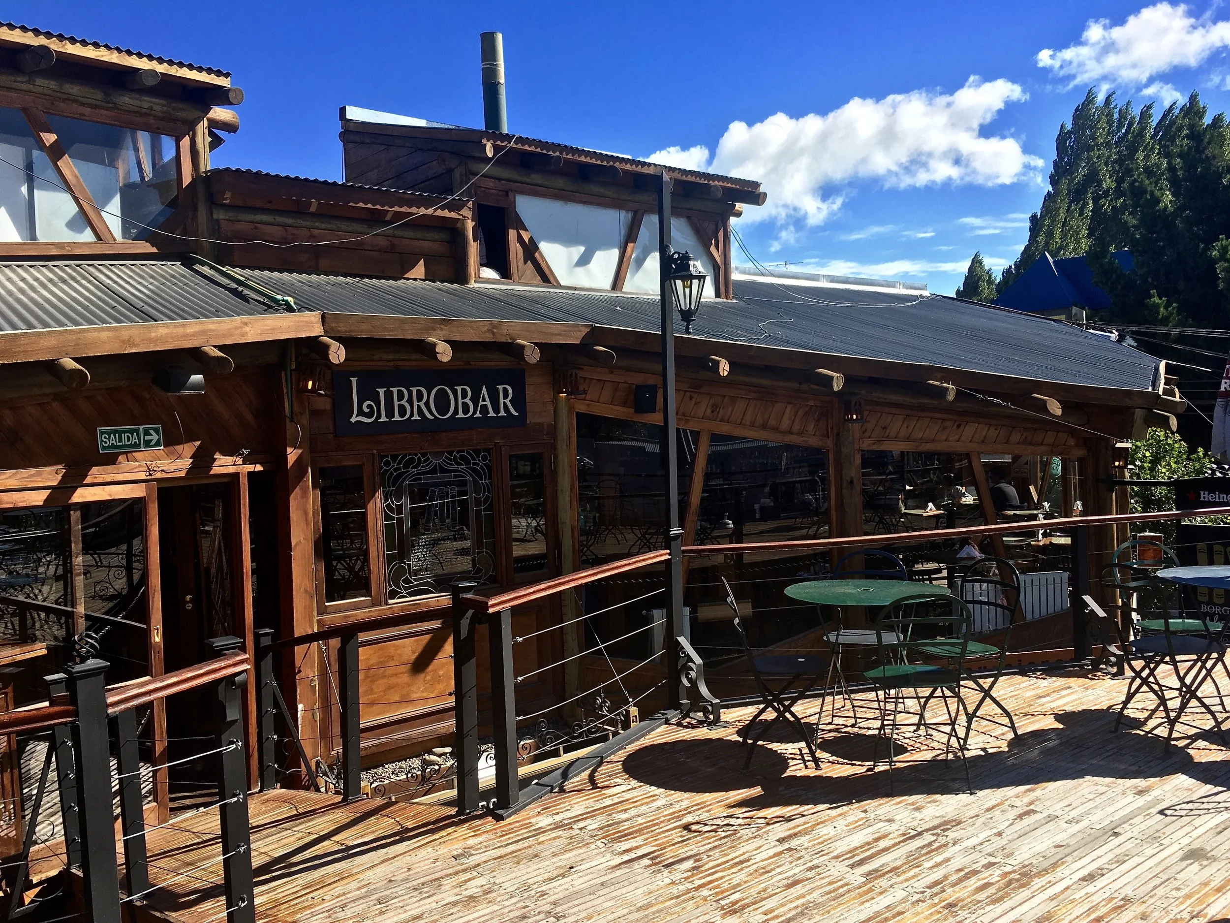Borges y Alvarez LibroBar - The upper deck
