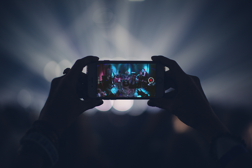 iphone_concert.png