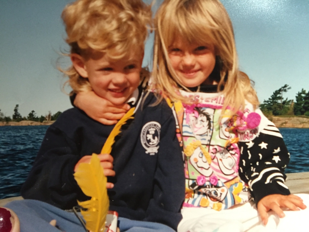 Hayley, on the right, with her brother. Have you ever seen anything cuter in your life (you haven’t).