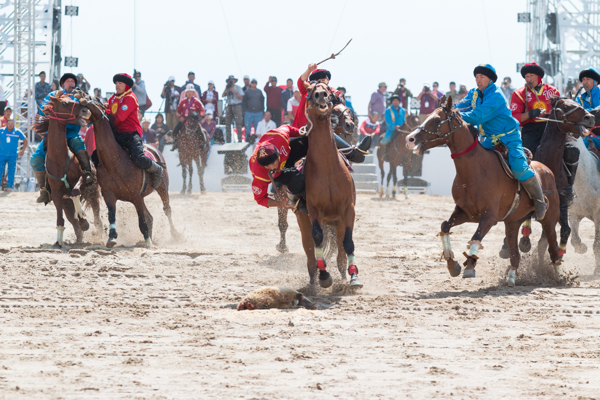 Kok Buru - two teams battle over a healess goat - you can see him reaching for it