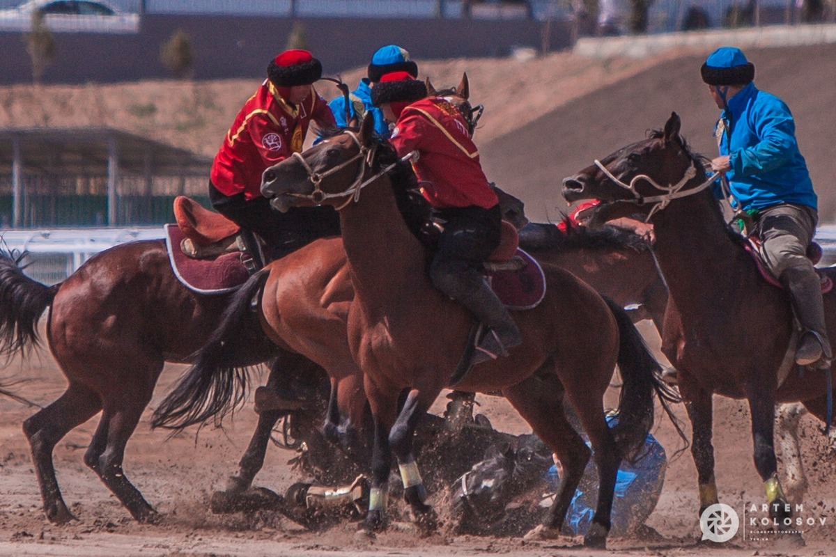 Kok buru gets brutal! Note fallen horseman.