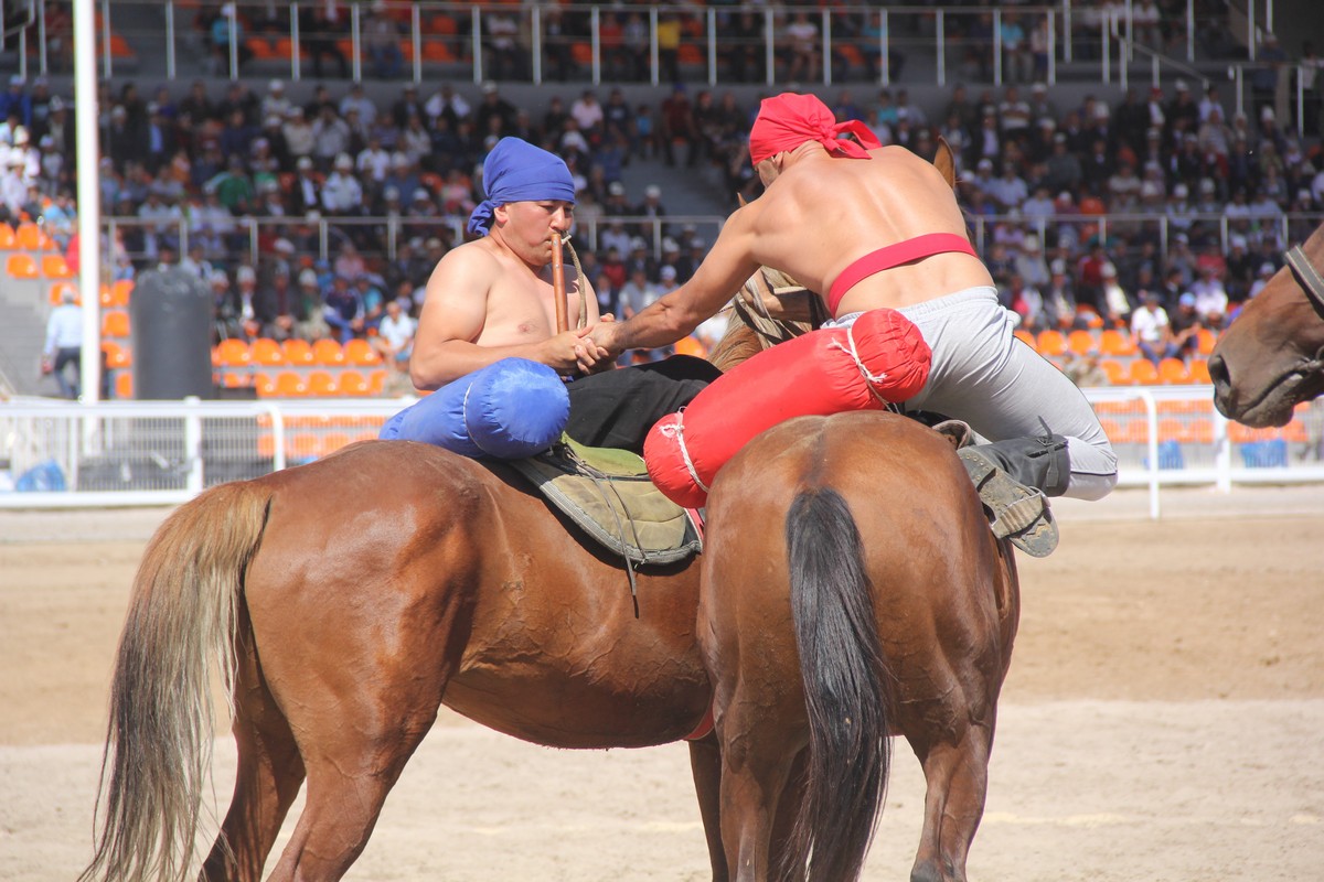 Er Enish- wrestling on horseback