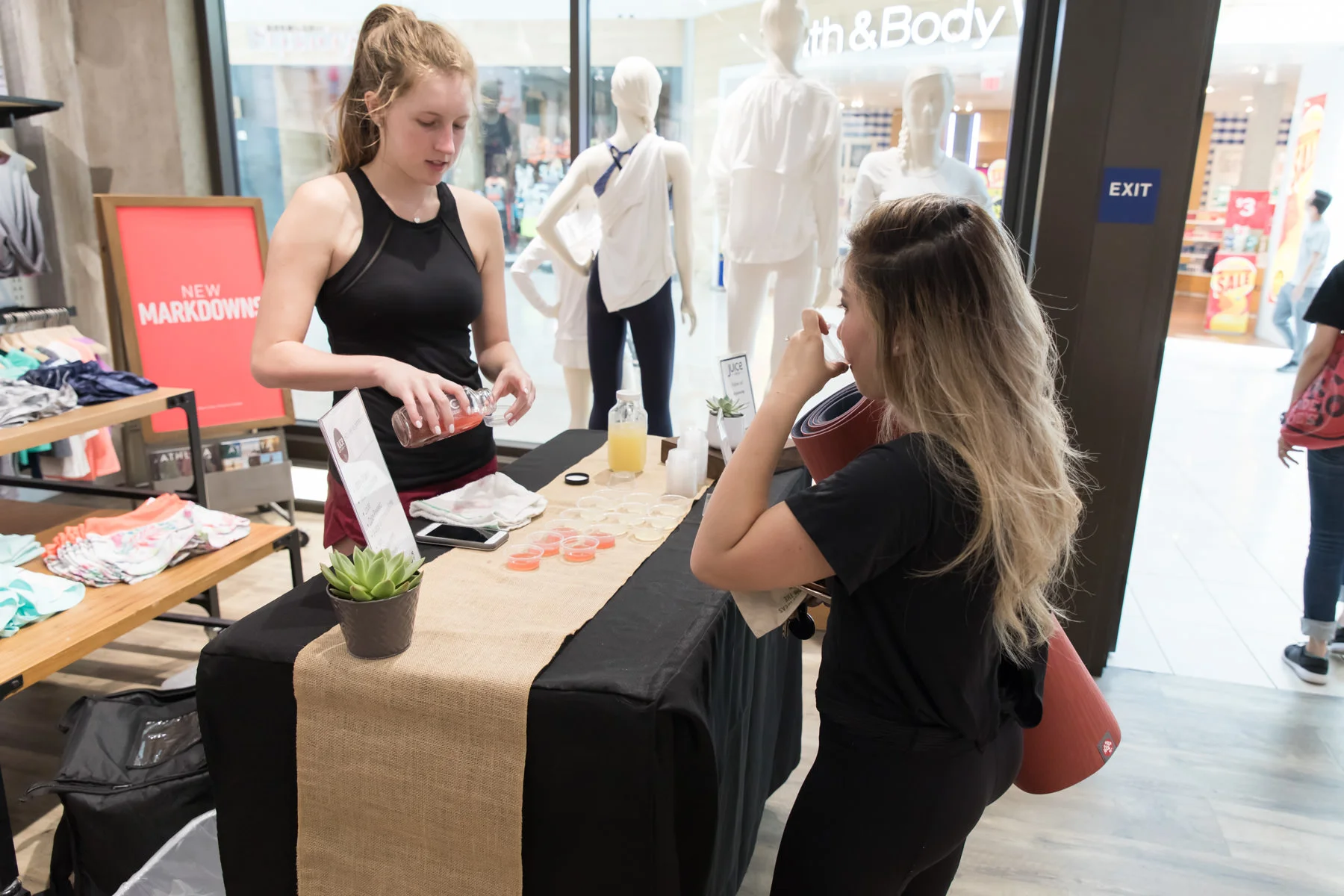 attendee-trying-juice-co-lg-pop-up-at-pegactive-workshop-san-jose-valley-fair-mall-athleta-store.jpg