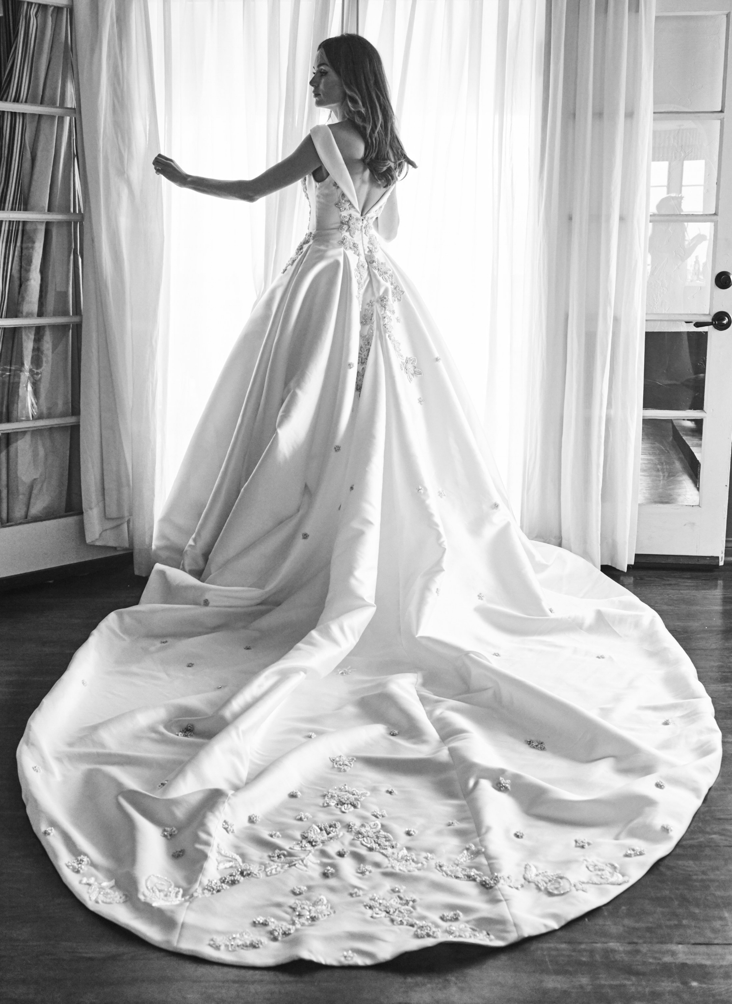 UNSEEN: Wedding Bells — Nicole Trunfio