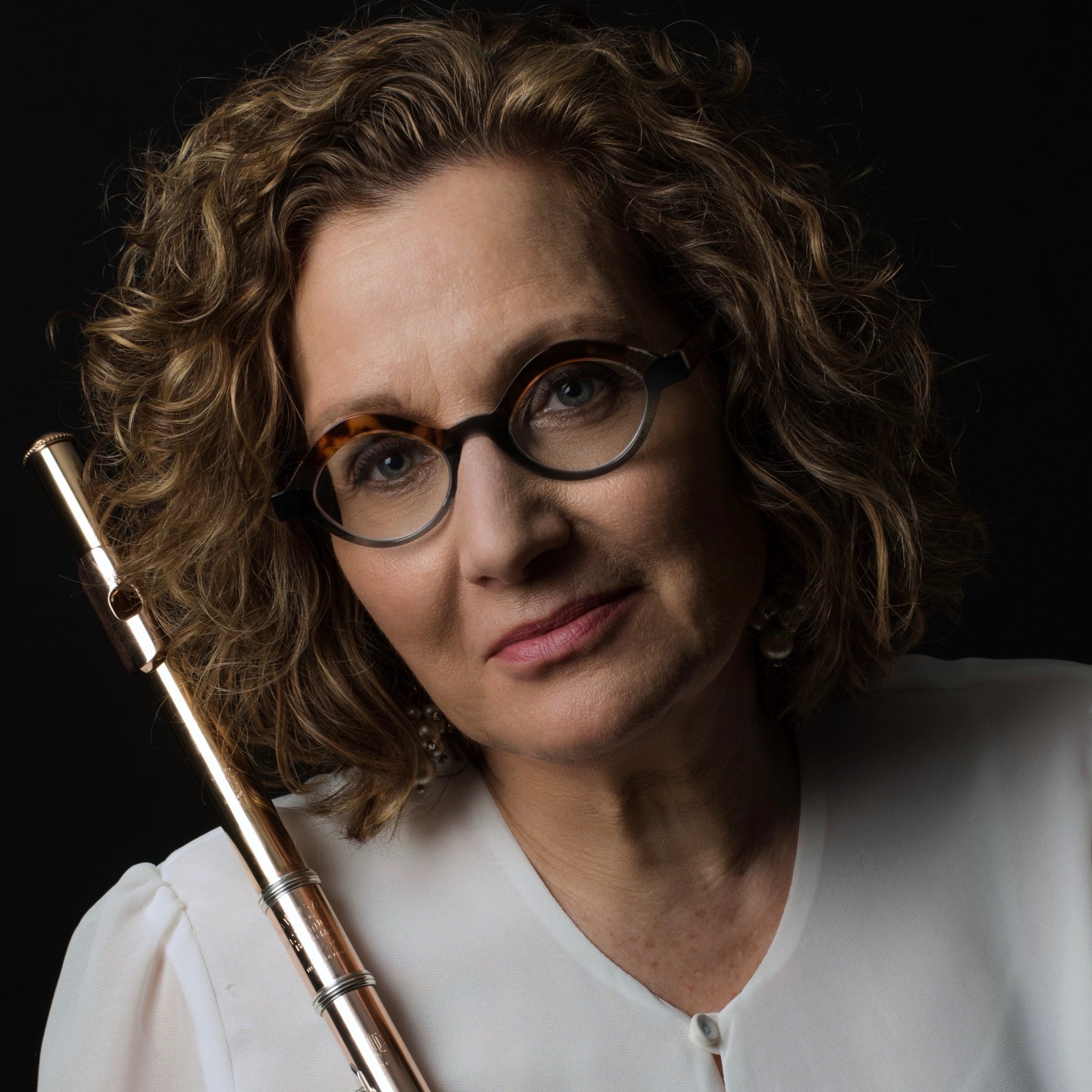 Linda Chesis, flute