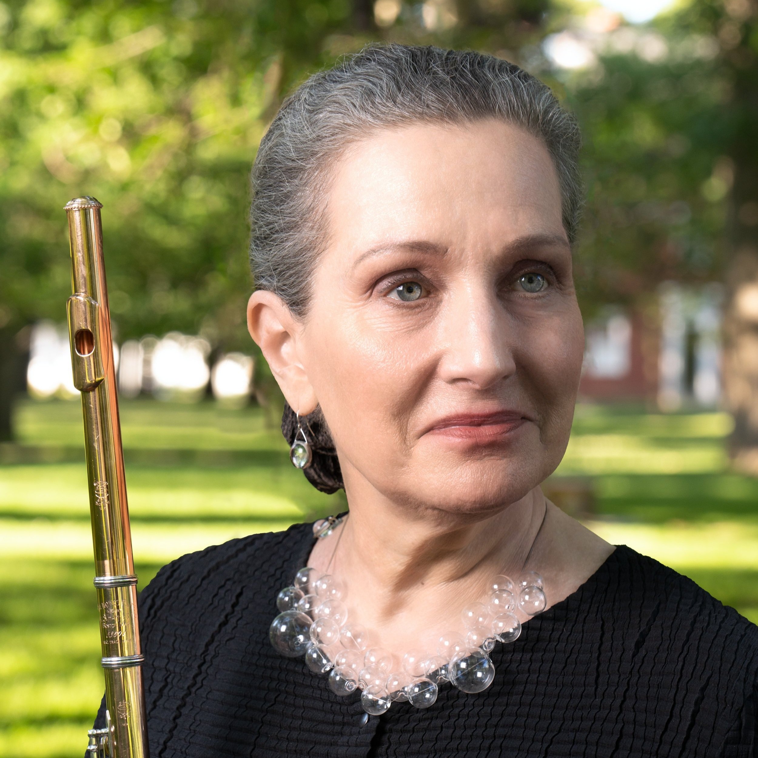 Linda Chesis, flute