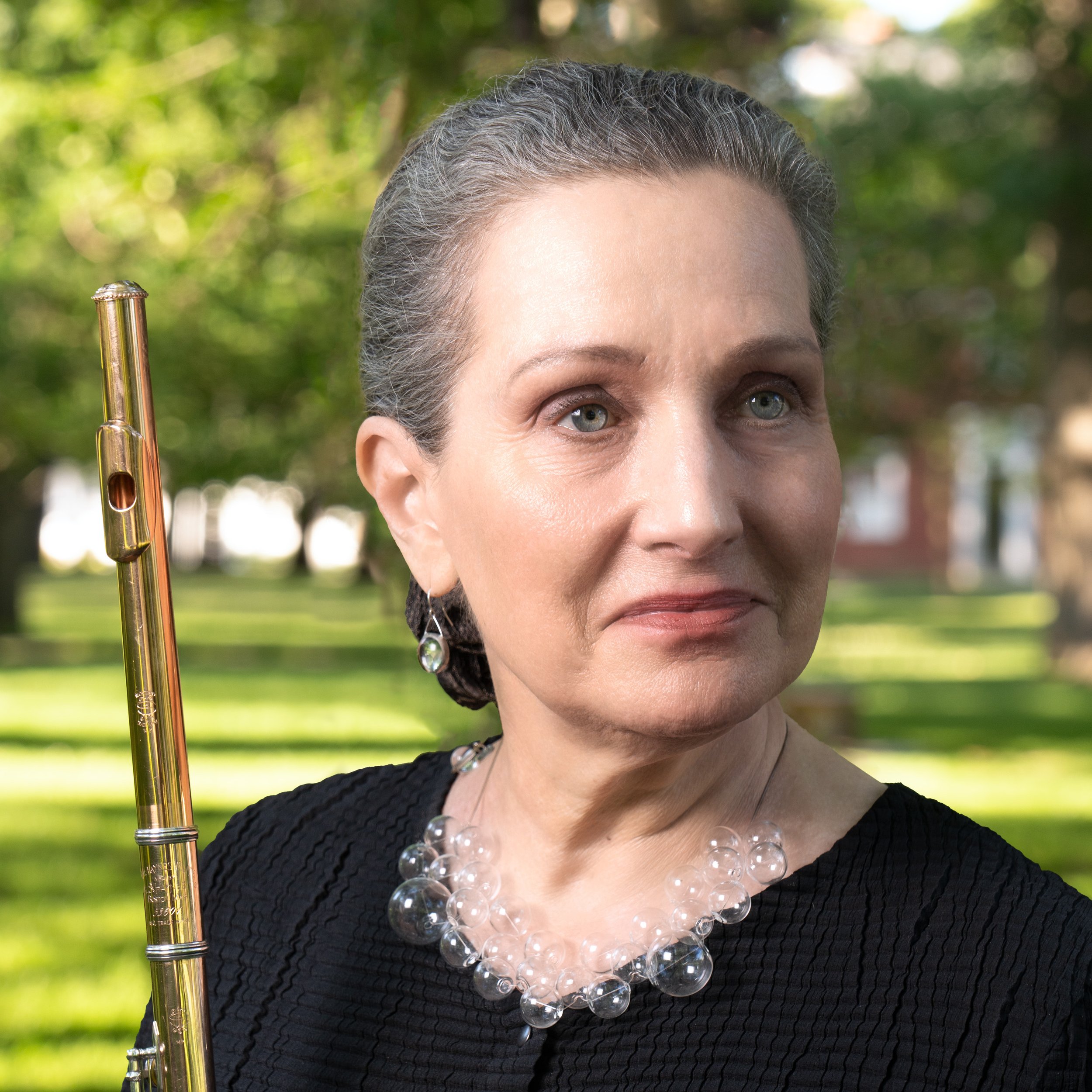 Linda Chesis, flute