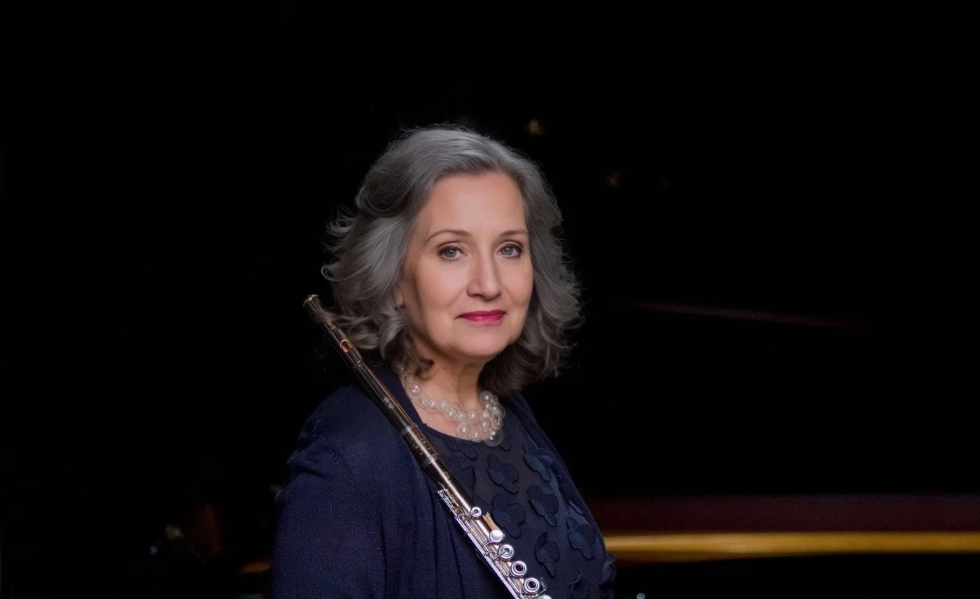 Linda Chesis, flute