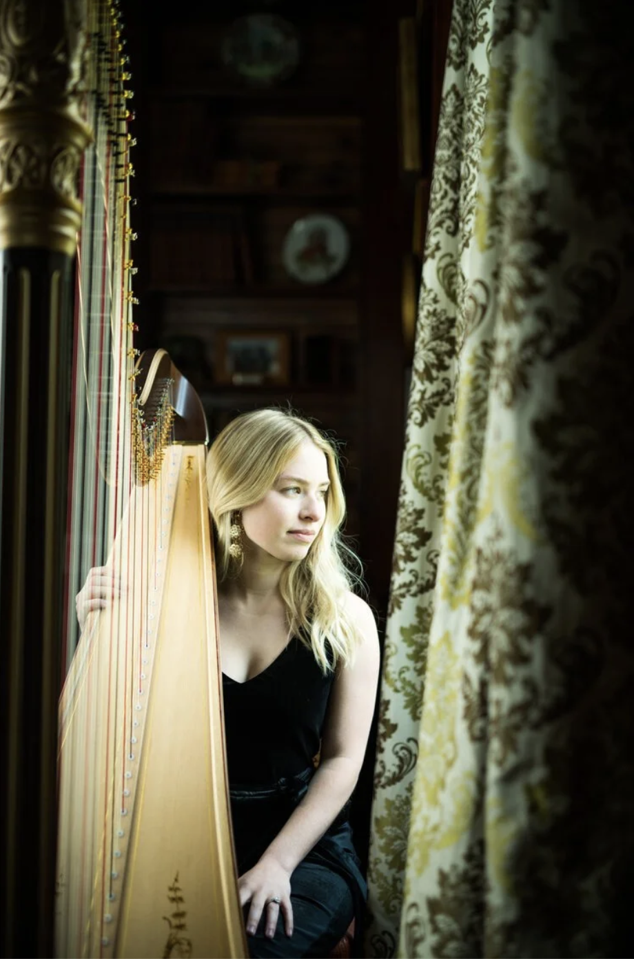 Alix Raspé Gray, harp