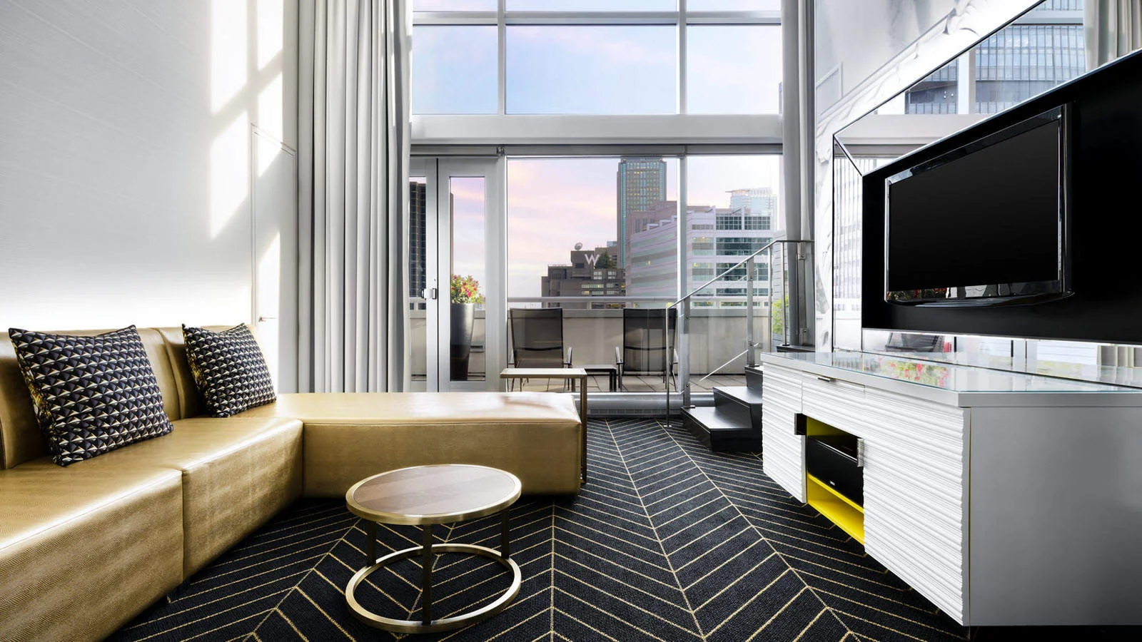 W Montreal who1471gr-176932-Wow-Guestroom-Living-Room.jpg