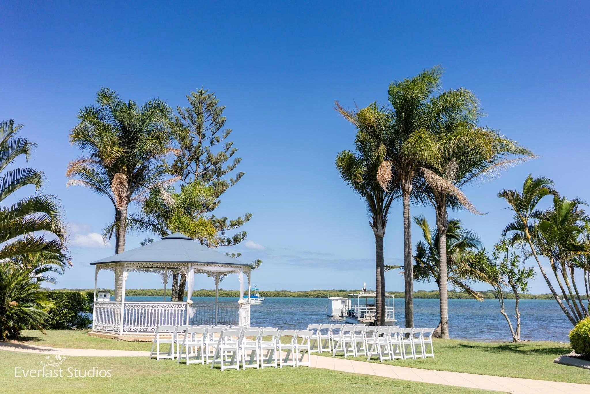 Caloundra power boat club wedding (1).jpg