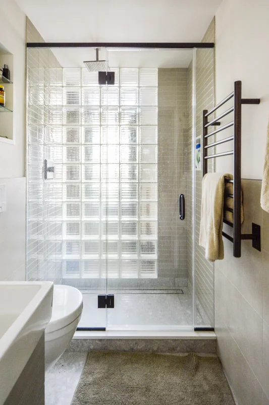 185 bathroom gr fl.JPG