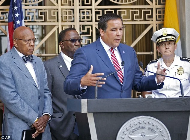 columbus mayor.jpg