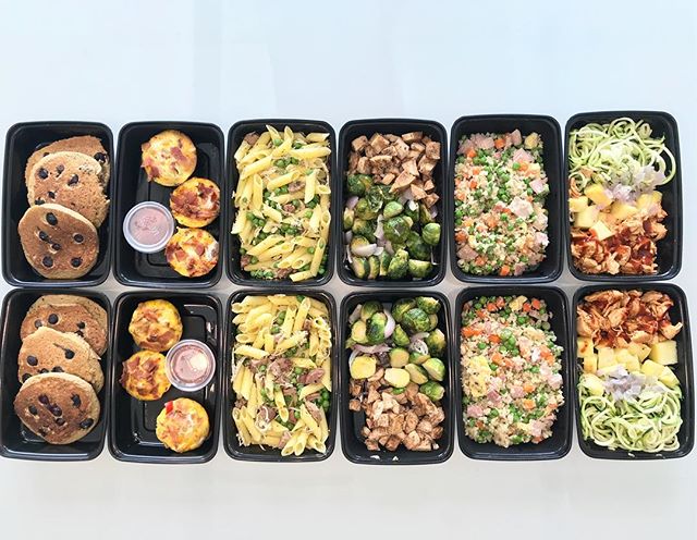 Monday Meal Prep Menu
Blueberry Pancakes
Breakfast Muffins
Penne Sausage Pesto Bowls
Balsamic Chicken With Roasted Brussel Sprouts
Ham Fried Cauliflower Rice
BBQ Hawaiian Bowls
Chicken Salad Mason Jar (not shown)
Almond Joy Energy Bites (not shown)
Check my insta stories from today to see step by step instructions on how I made each meal! Which recipe are you most excited for me to post this week?