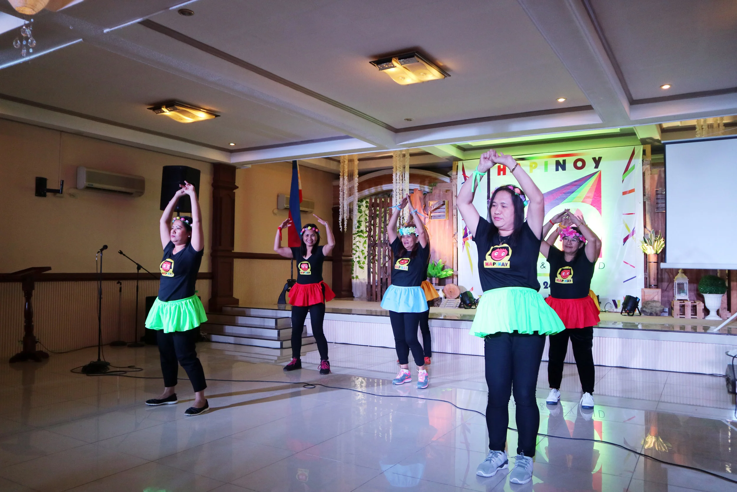 Pioneer Hapinoy Negosyantes from Quezon showcased their dancing skills. 