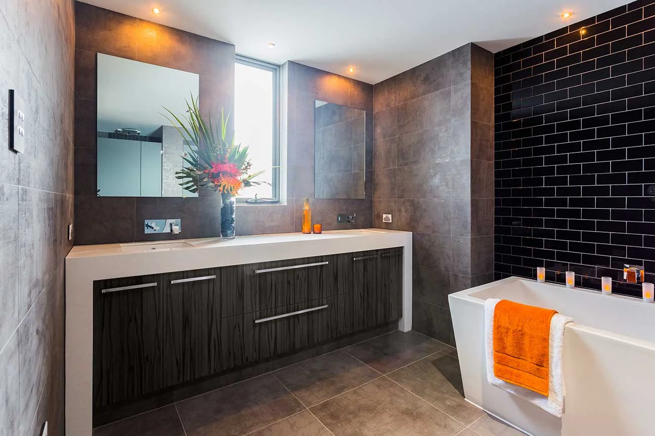 bathroom_1.jpg