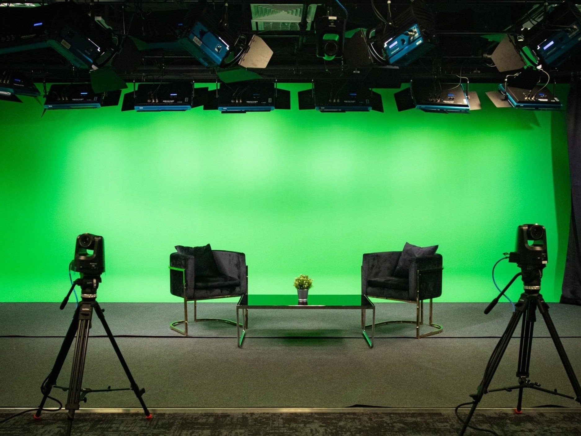 VIRTUAL CHROMAKEY GREEN SCREEN STUDIOS