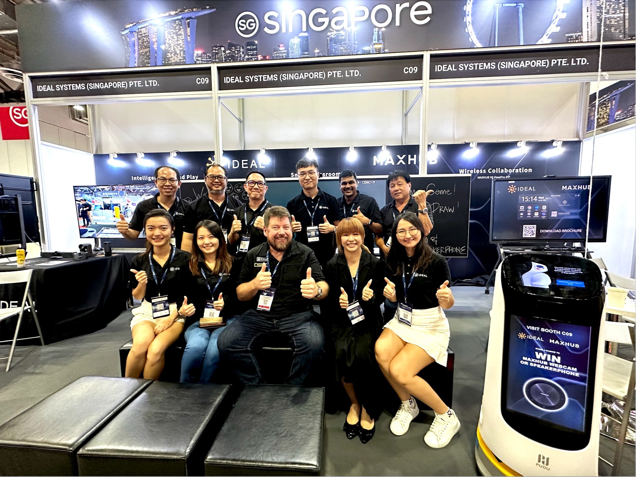 Maxhub+%26+Ideal+Team+in+Singapore.jpg