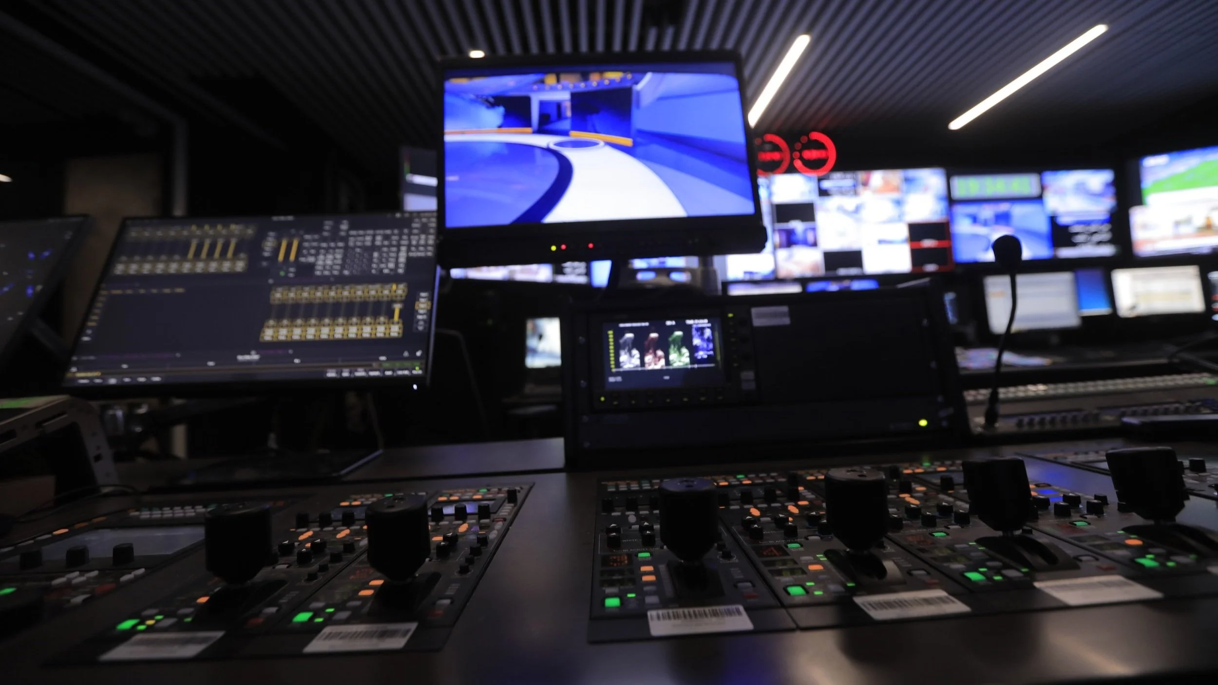 Al+ghad+control+room_92A9829.jpg