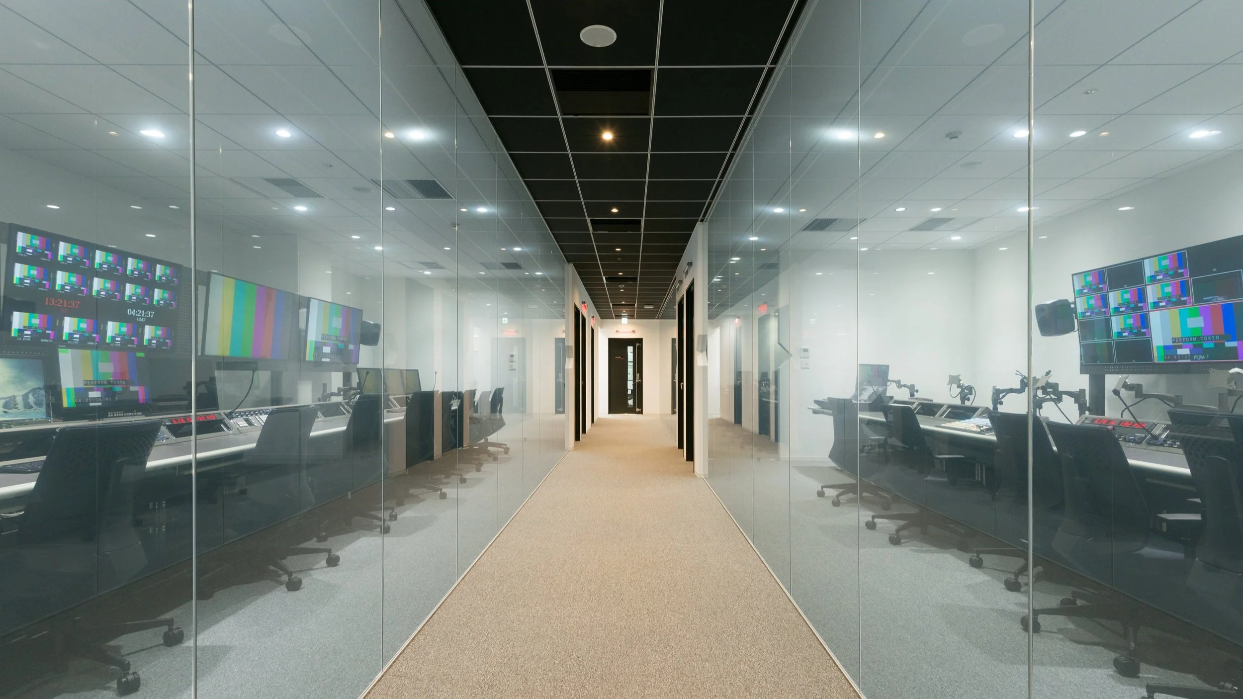 Perform1606Corridor-L.jpg