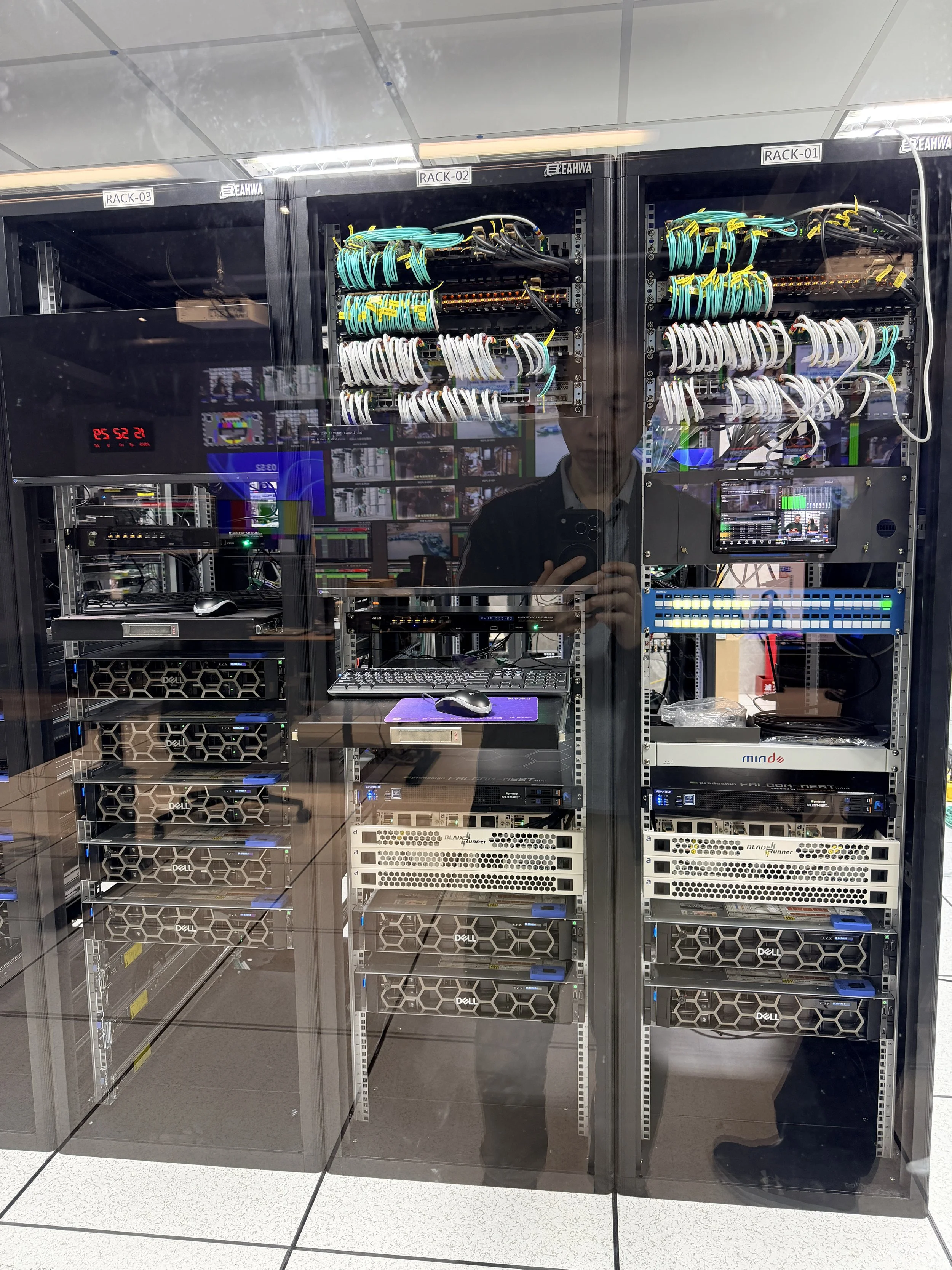 Hybrid SDI:IP Flexibility - Videoland taiwan Server Room.JPG
