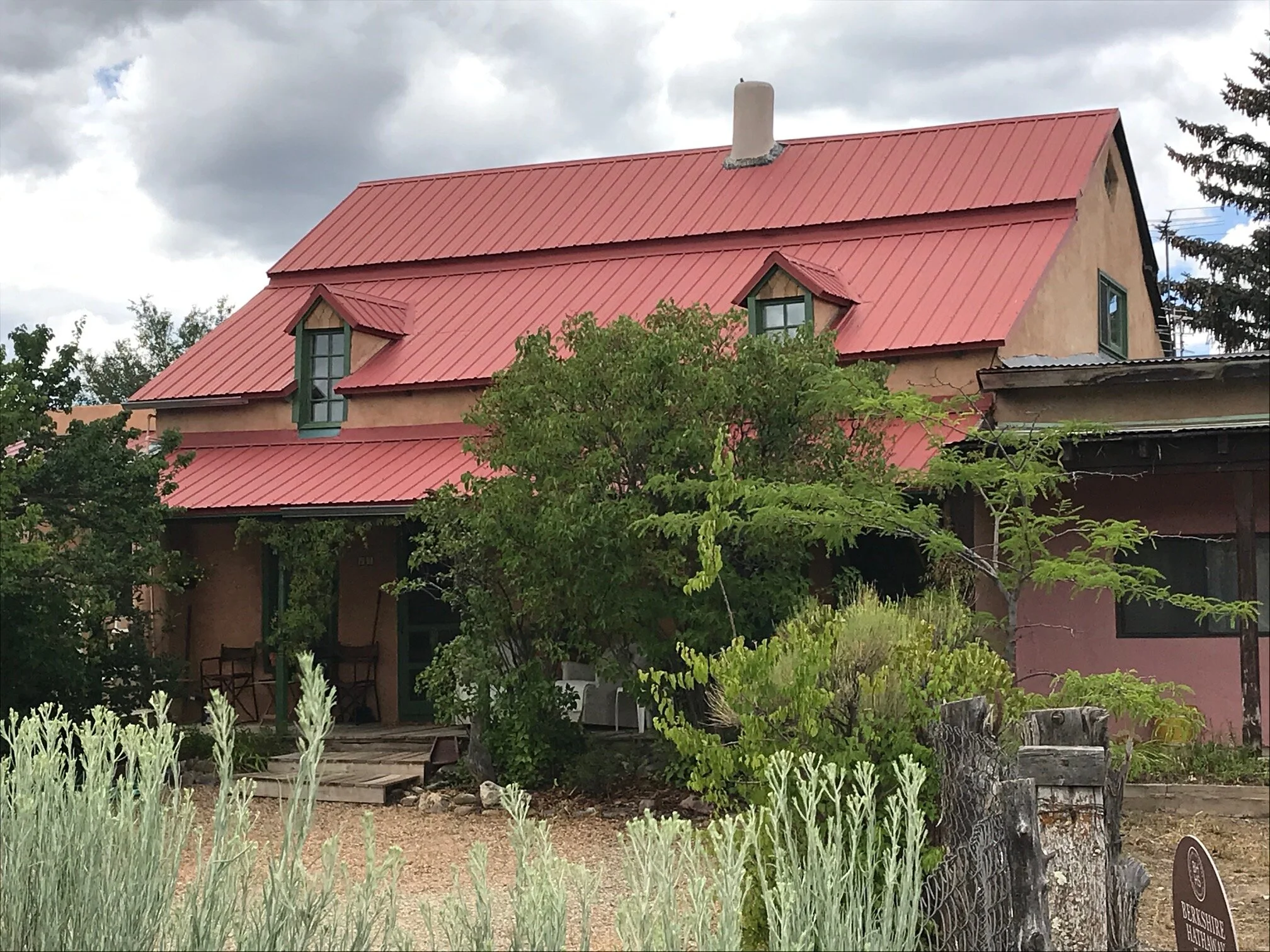 17 Arroyo Rd - Adobe Farmhouse $342,000 MLS 105450 SOLD!