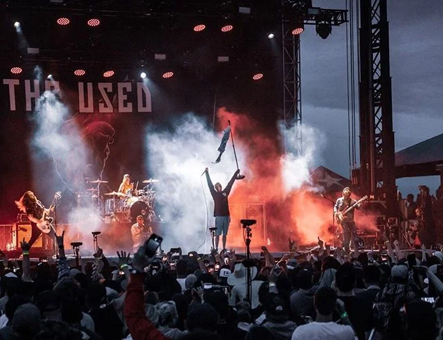 Another from @theused at @backtothebeachfest •
•
•
•
•
•
#concertphoto #concertphotographer #musicphoto #musicphotography #gigphotography #livemusicphotography #onstage #ontour #bestmusicshots #liveauthentic #shows #musiclover #musicblogger #theworld
