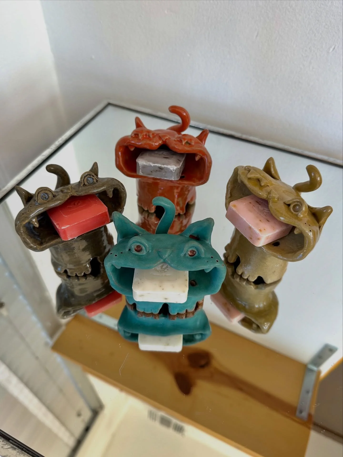 hiya!!! 2 important announcements:

#1 today is my mf bday 👹 prepare for bday weekend bash
#2 i&rsquo;ll be selling my ceramics for the very first time this weekend at @housemouse.la !! they&rsquo;re hosting a trinket market where everything tiny is