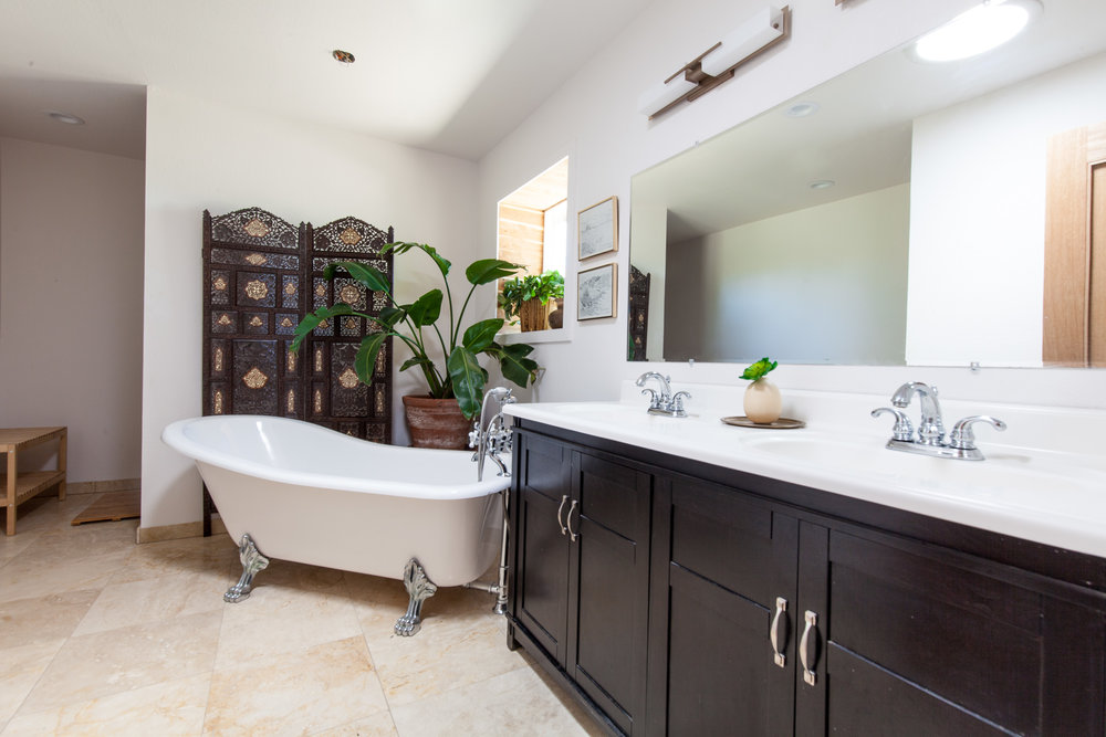 ranch-house-bathroom.png