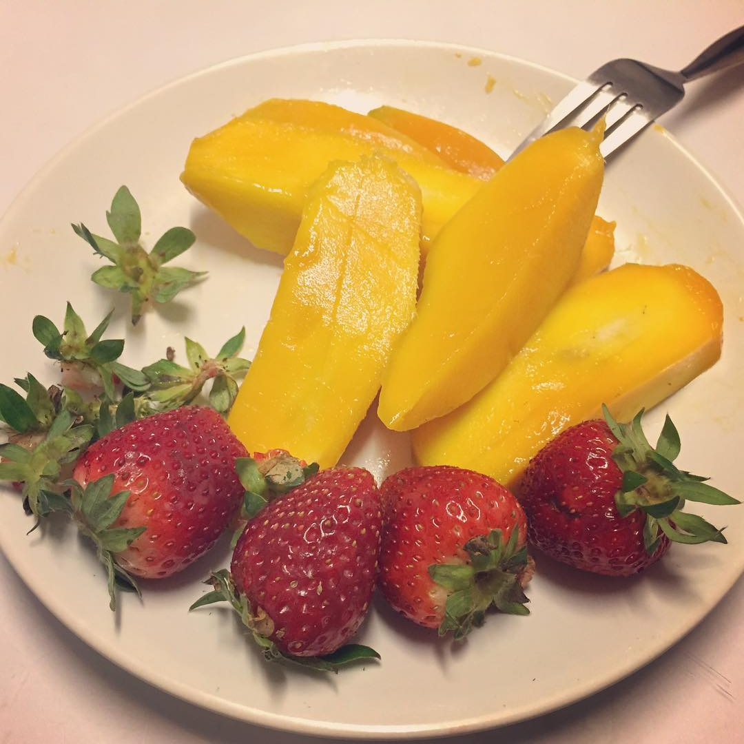 kuala-lumpur-yoga-detox-retreat-strawberry-mango.png