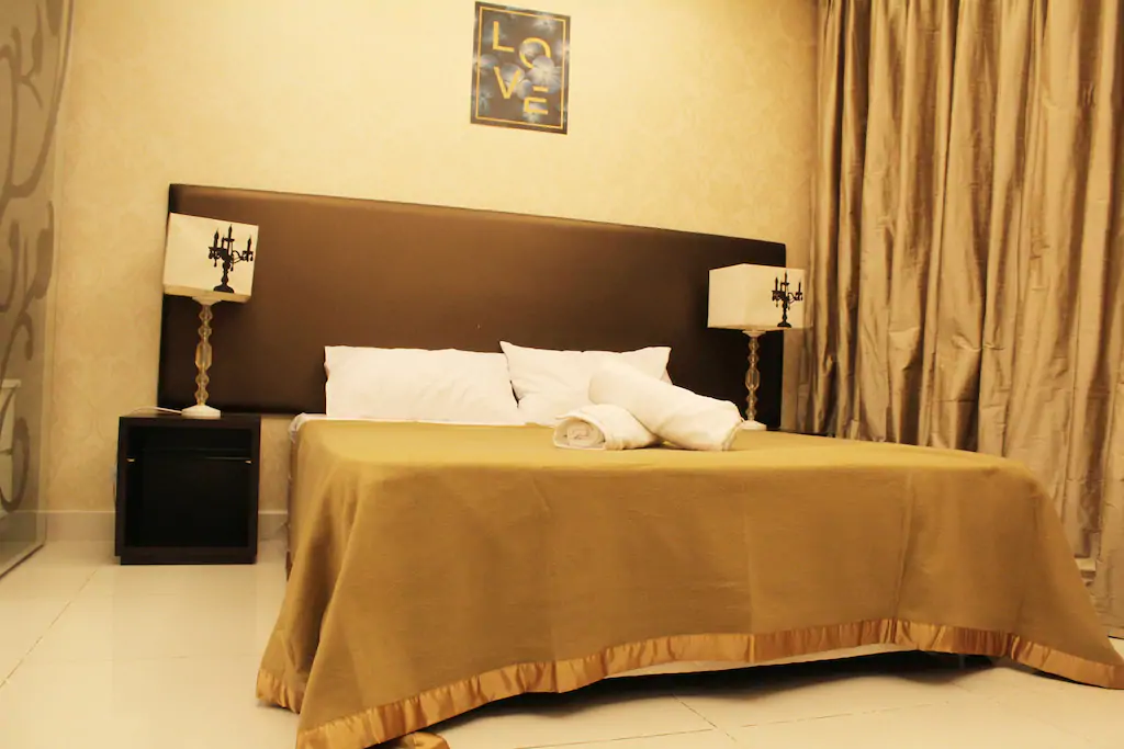 yoga-detox-retreat-kuala-studio-bedroom-love.png