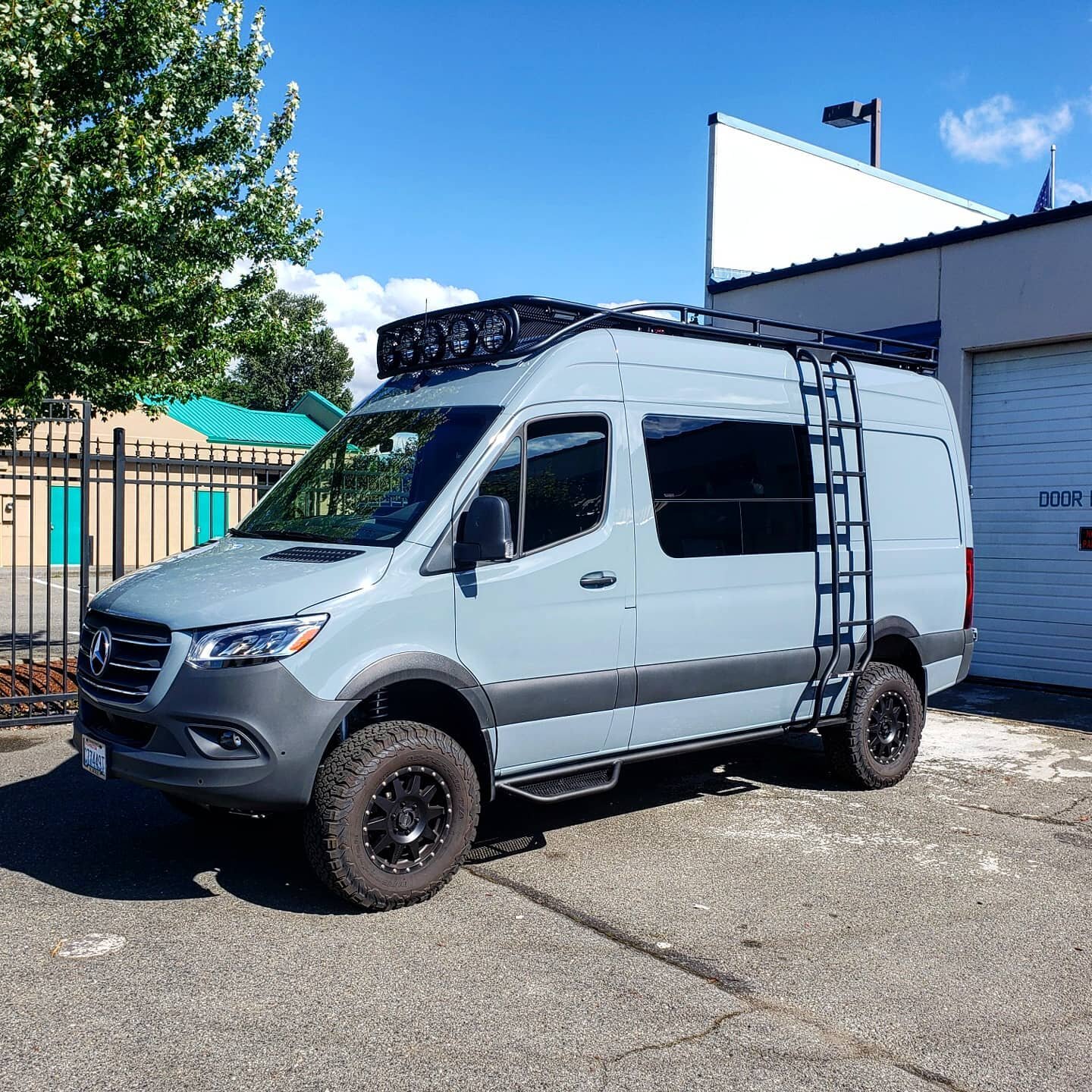 Who doesn't love a nice rack #amiright ??
.
.
So many racks lately its hard to keep track! No road too dark or hedge to tall for these bad boys
.
.
.
.
.
#mammothvans #vanconversion #campervan #sprintervan #mercedessprinter #vanlife #sprintervanconve