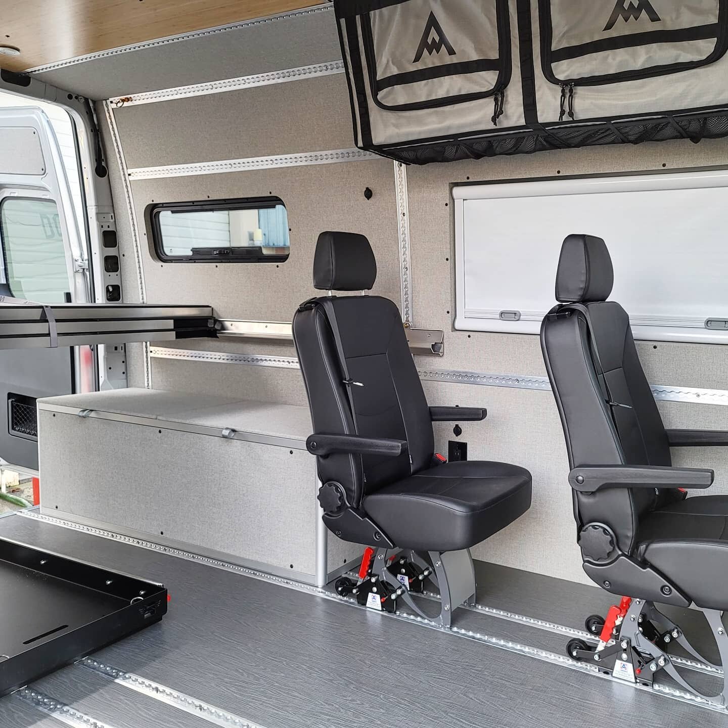 Xmas Eve and feeling a little like 🎅

This fresh conversion goes out the door tonight!

Complete with:
&bull; Adventure Wagon RUV 2.0
&bull; Moab bed and Mule overhead cabinet
&bull; Espar S2/D2 heater
&bull; Smartfloor with 2 captains seats
&bull; 