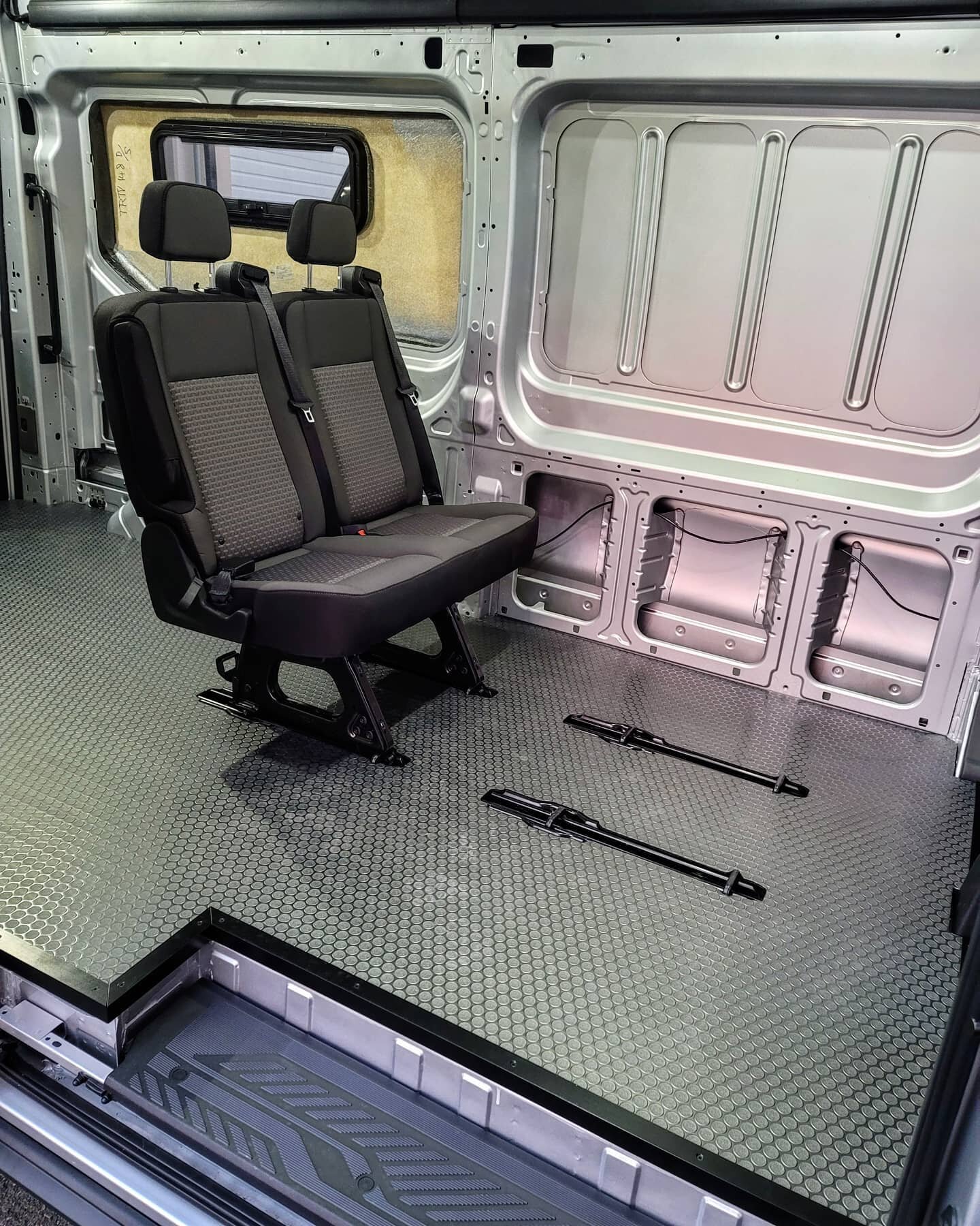 Custom floor with dual inset factory bench seat trays. Little @_flarespace_ action. Super happy with how this turned out. Phase two on deck....
.
.
.
.
.
.
#mammothvans #vanconversion #campervan #transitvan #fordtransit #vanlife #transitvanconversion