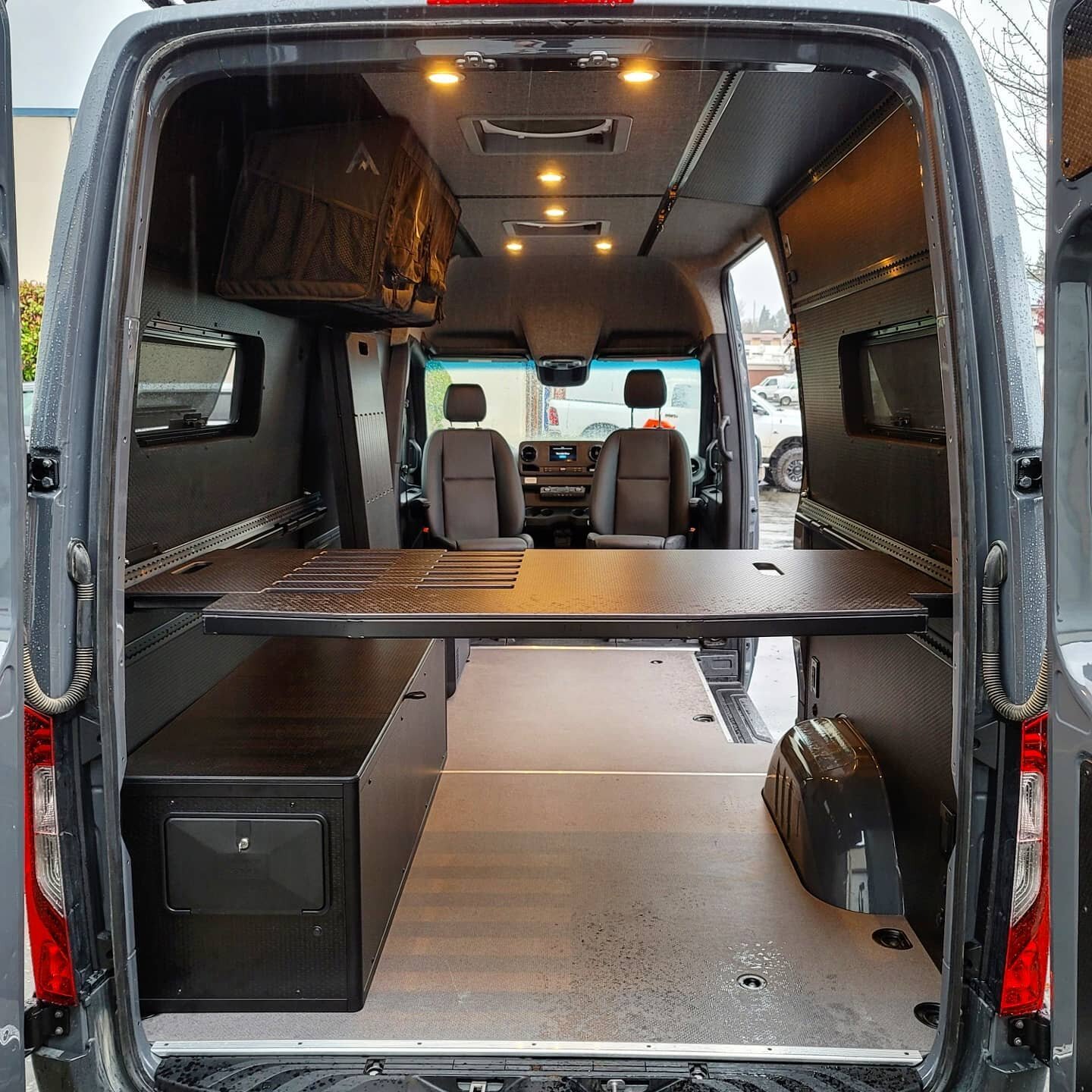 Loved this build. Gear in ● Gear out.
.
Robust lithium house system and water tank with backdoor rinse/shower station.
.
Ready to #AdventureBig
.
.
.
.
.
.
.
.
.
.
#mammothvans #vanconversion #campervan #sprintervan #mercedessprinter #vanlife #sprint