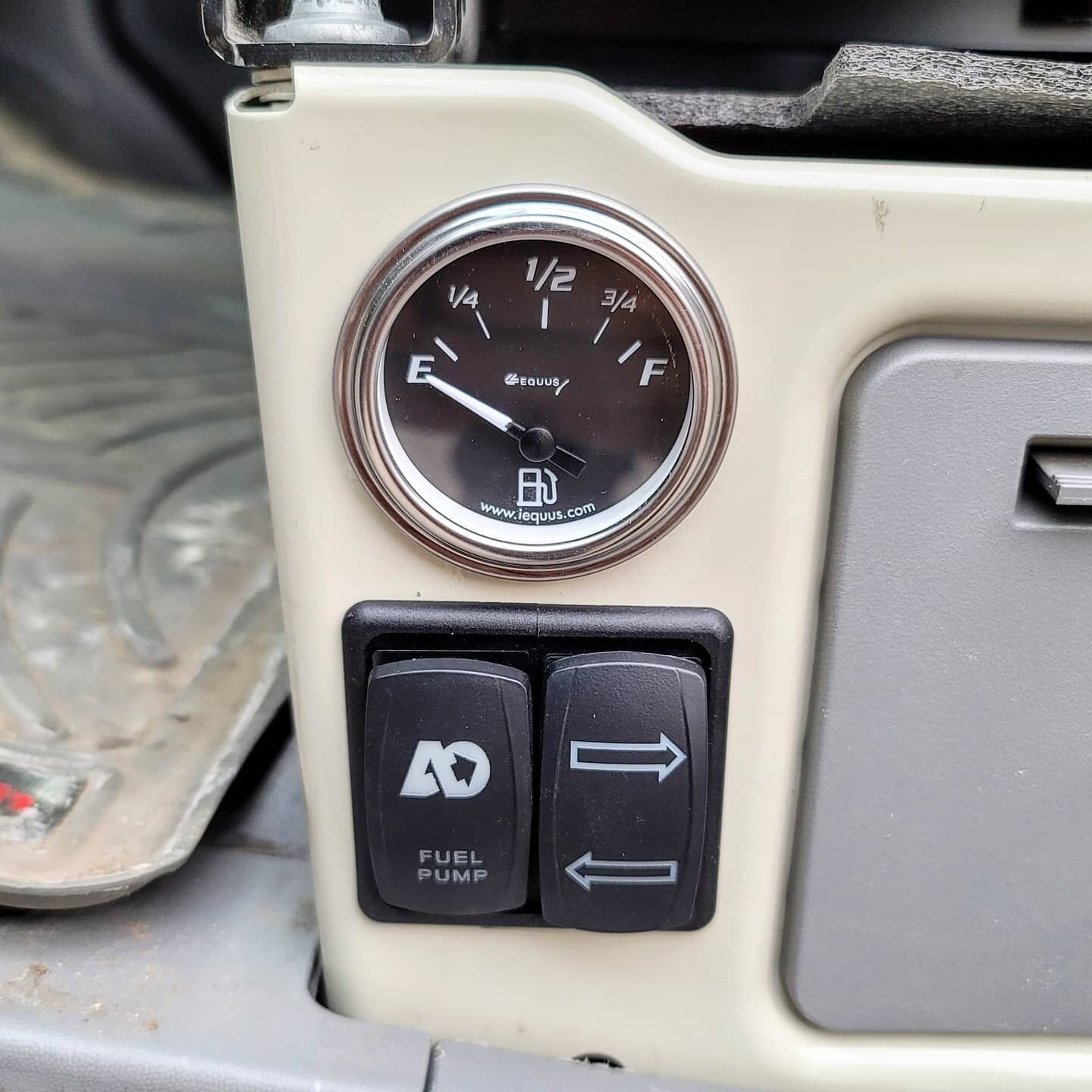When you're rocking a beast of a conversion like this - @agileoffroad goodies become essential
.
28gal Aux fuel tank ✔
RIP kit w/ weight adjusted leaf pack ✔
.
.
.
.
.
.
.
#mammothvans #vanconversion #campervan #sprintervan #mercedessprinter #vanlife