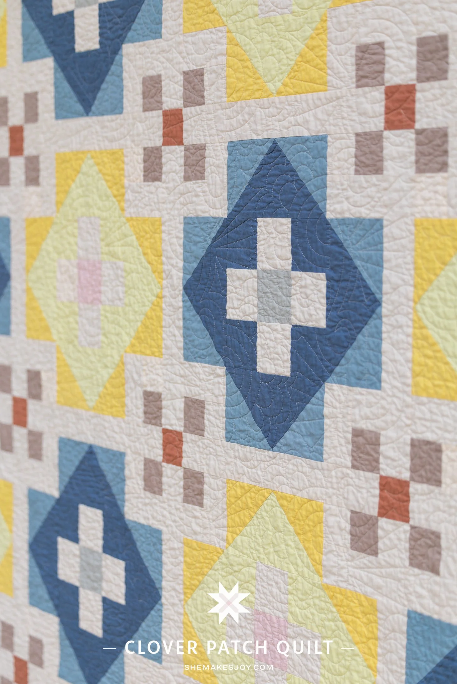 she-makes-joy-clover-patch-quilt-ruby-bee-finished-detail-38.jpg
