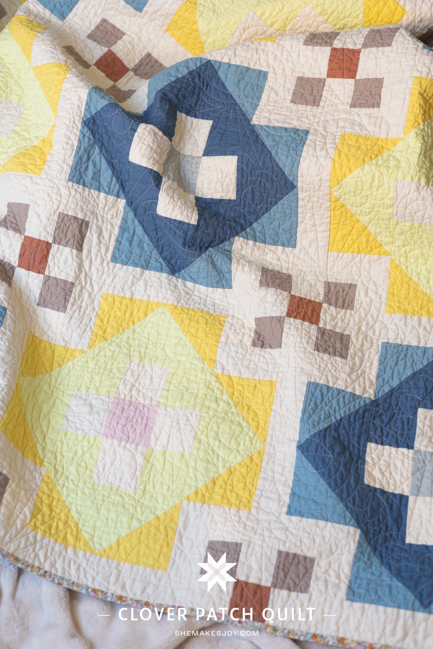 she-makes-joy-clover-patch-quilt-ruby-bee-finished-detail-41.jpg