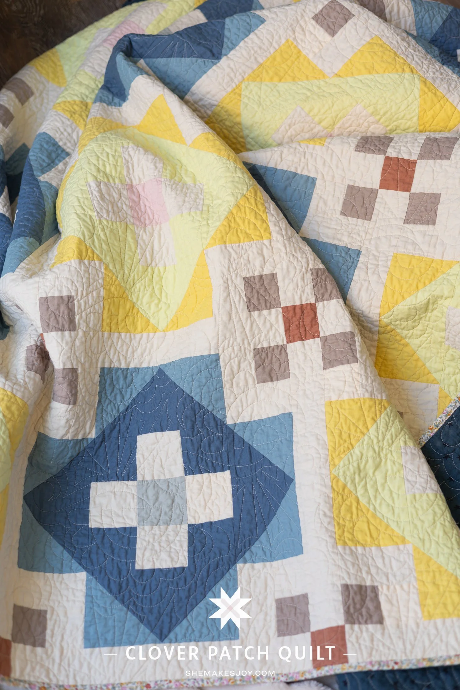 she-makes-joy-clover-patch-quilt-ruby-bee-finished-detail-48.jpg