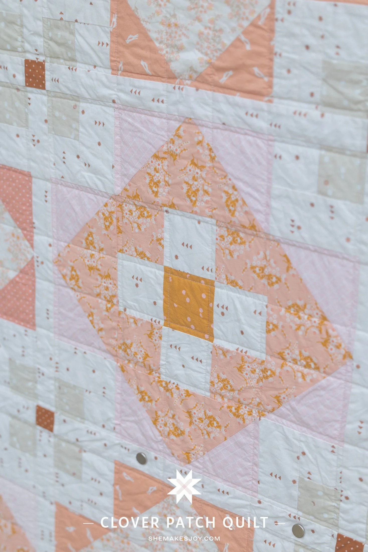 she-makes-joy-clover-patch-quilt-baby-clover-block-detail-11.jpg