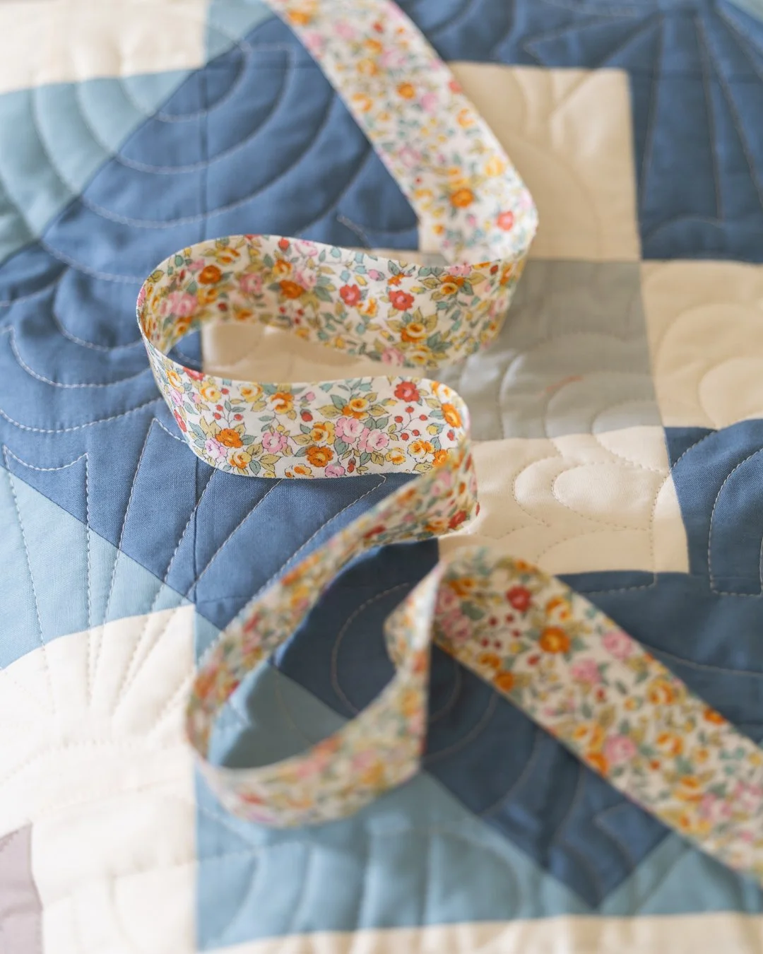 Have you used premade binding before?? 

I finally jumped in and purchased binding for 3 quilts from @bessiepearlbindingco after stalking her site for way too long &mdash; and it may have changed my life! 

Maybe I'm lazy, but by the time I get to th