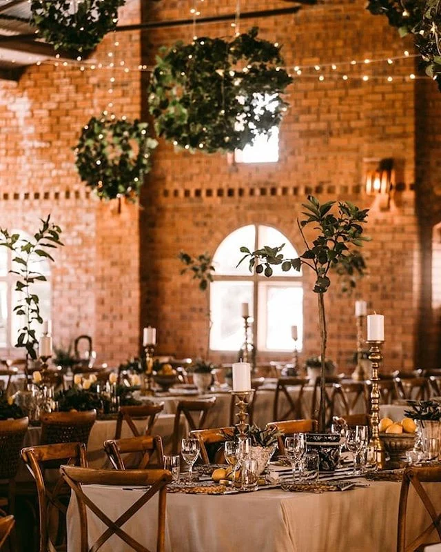 A Tuscan Glow💡🌠🍋 #tuscanwedding #weddingstylist @glencairnweddings
 Photo Credit : @laurenoliverphotography