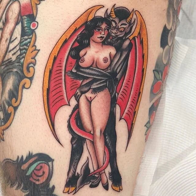 One of my favourites of 2019, squished between too many legends to NOT sweat the entire time. Thank you Matty!! 🖤 made at @tattoorosies for all commission enquiries email emilyjanetattoo@gmail.com - I&rsquo;ve also been making chainmail in my downti