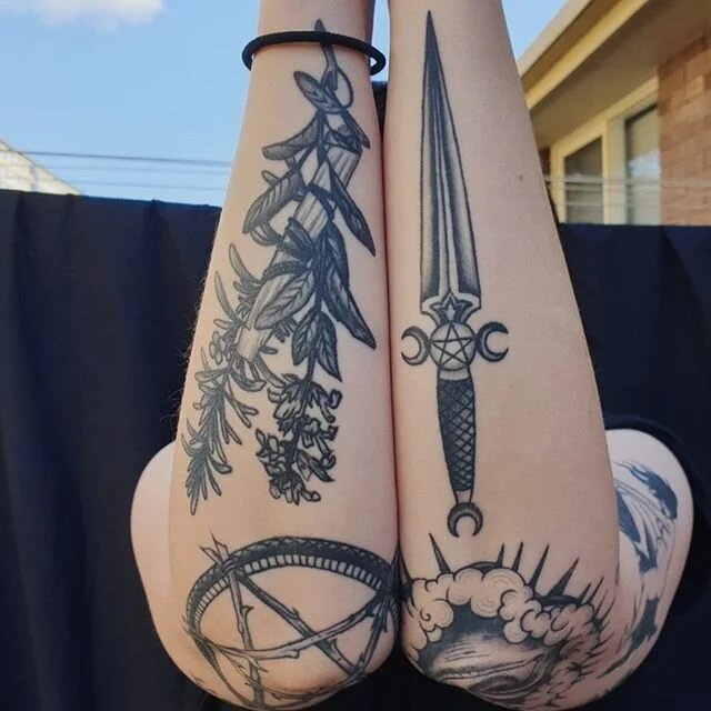 Some healed bits / hellbows on an ongoing project for one of my favourite people I&rsquo;ve met through tattooing @theforesthag made at @tattoorosies for all commission enquiries email emilyjanetattoo@gmail.com