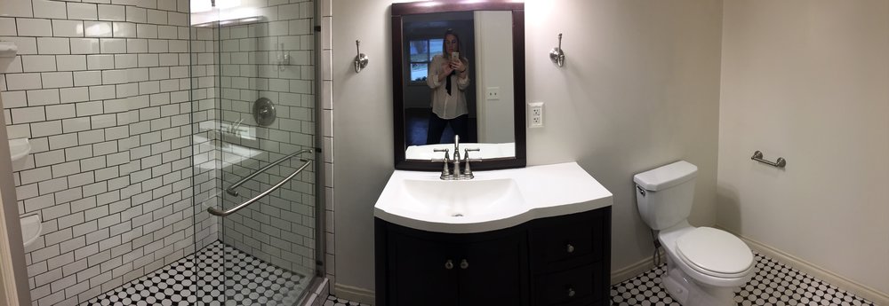 Unit 1 bathroom.JPG