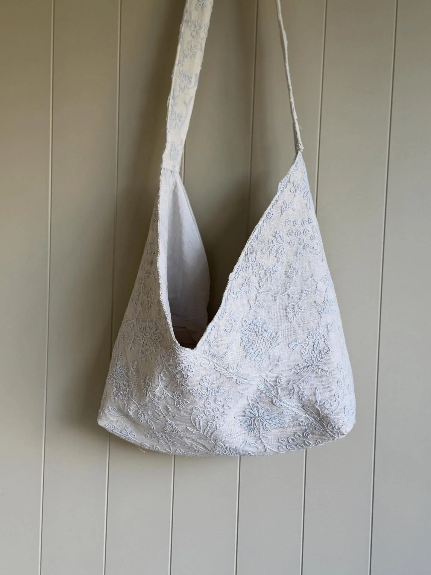 Clearing up the workshop, surprising how many projects nearly done I&rsquo;ve found🙈&hellip;.
#handmade #frenchfinds #finished