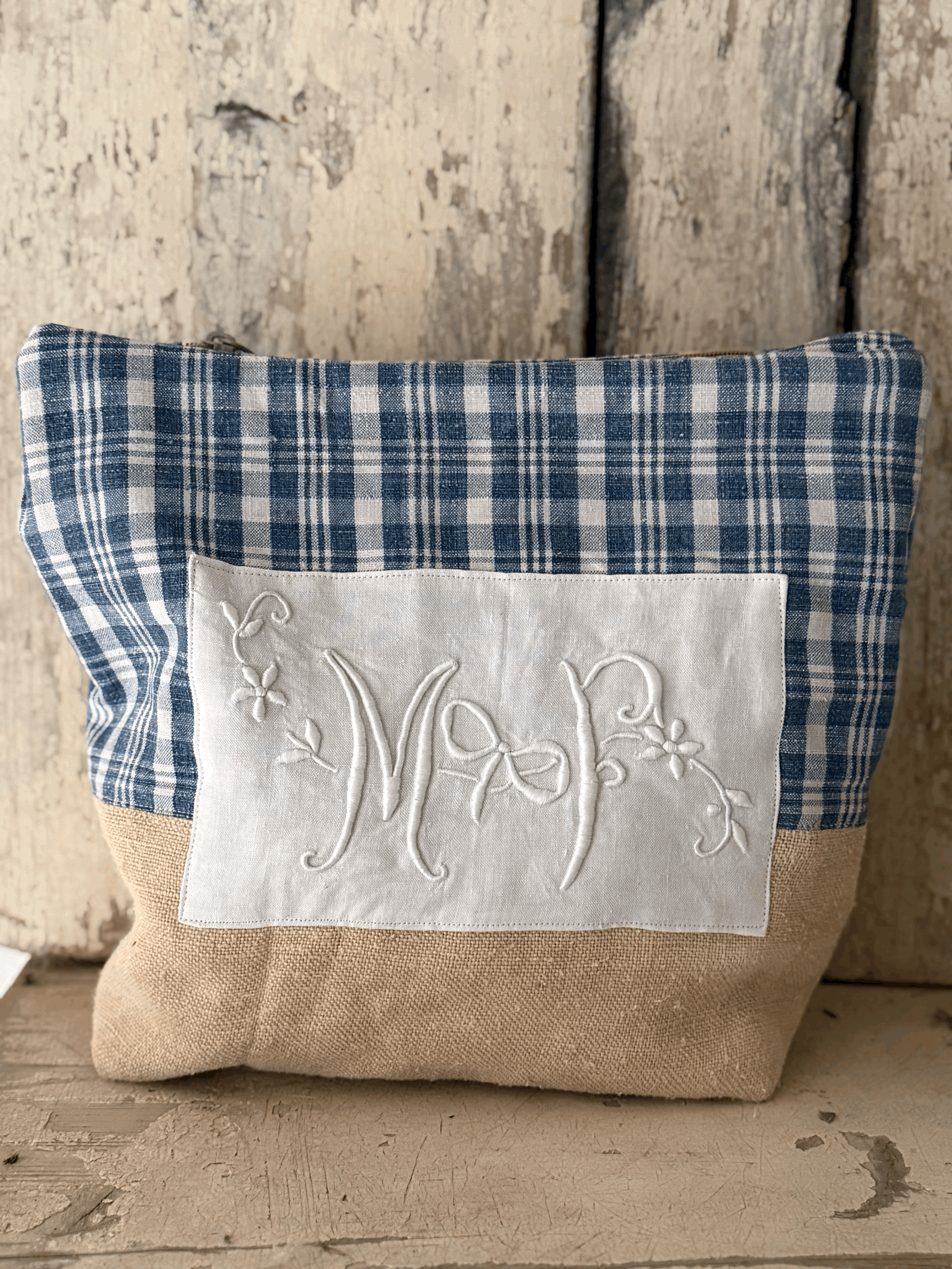 Rosehip zip up purse