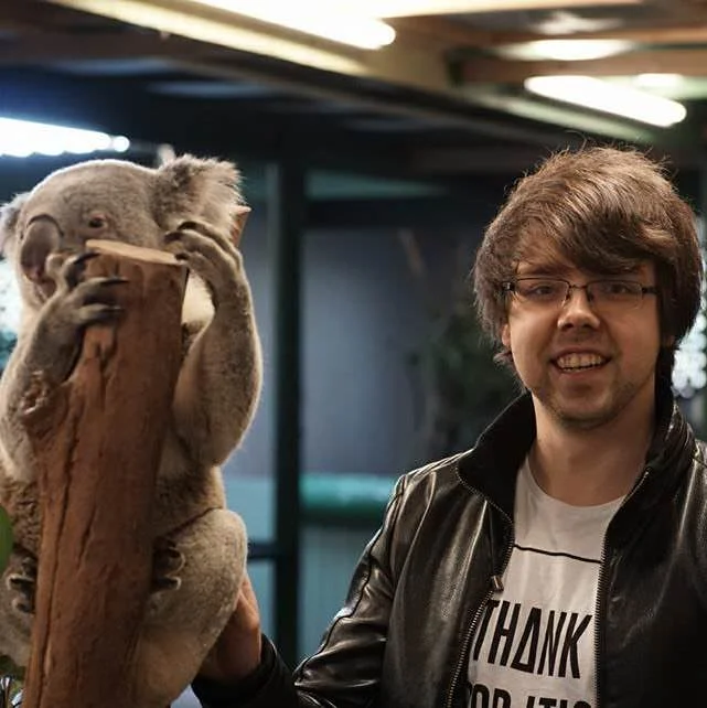 &nbsp; &nbsp; &nbsp; &nbsp; &nbsp; &nbsp; TOMASZ LAKOMY