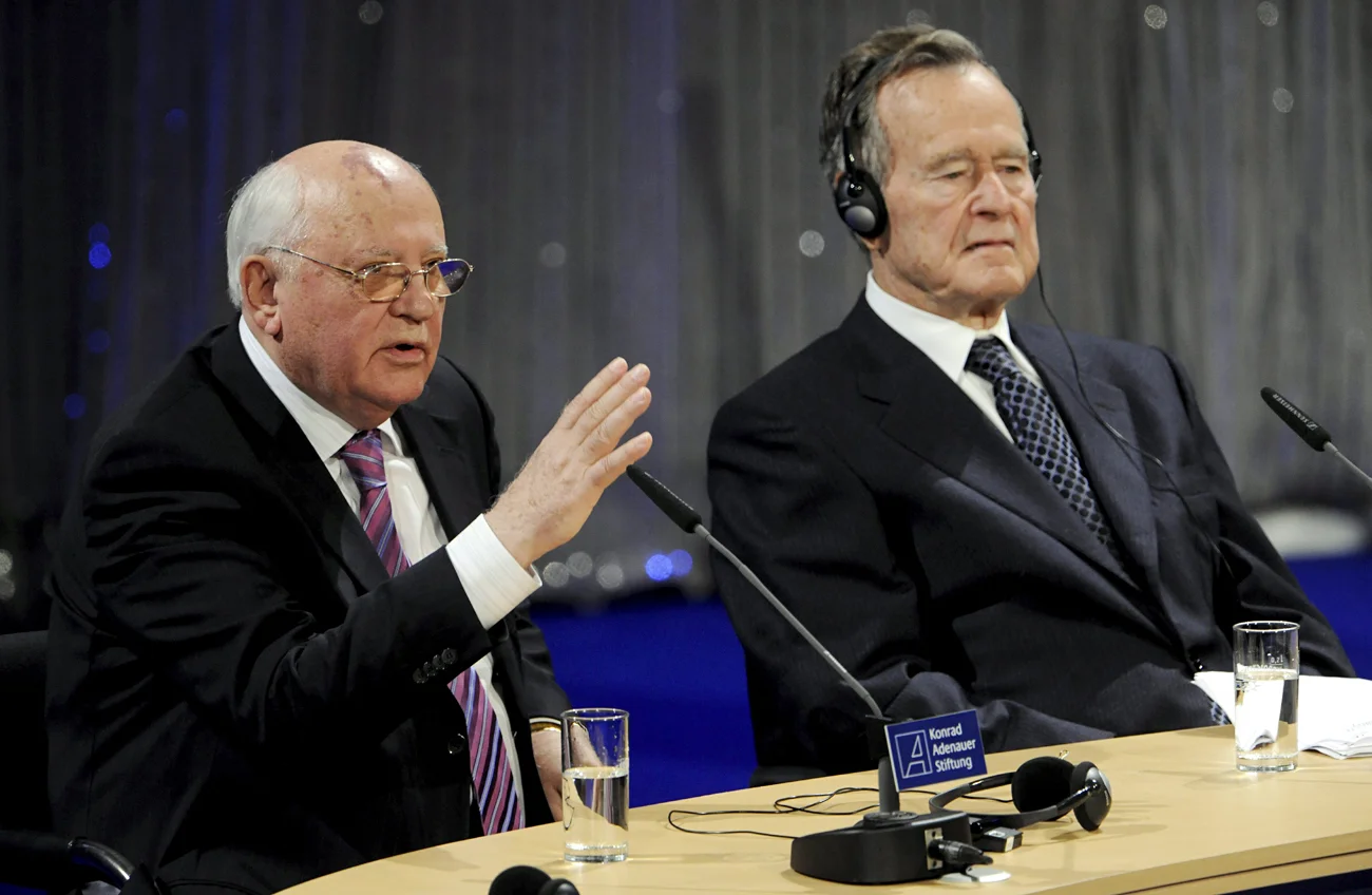Mikhail Gorbachev and George Bush in Berlin 2009.