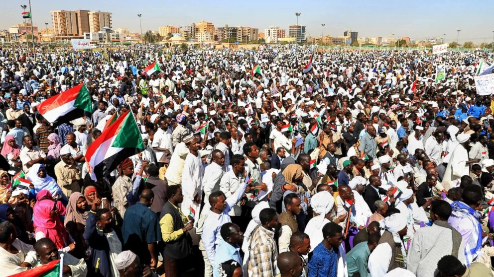 Sudanese protesters in front of Omar Al Bashir's residence.